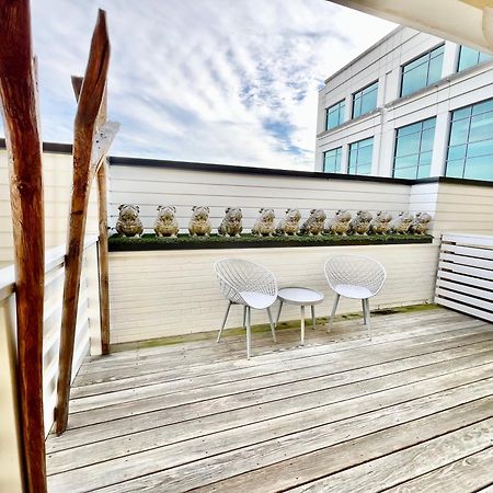 The Hive 302 King With Balcony Hotel Wilmington Exterior photo