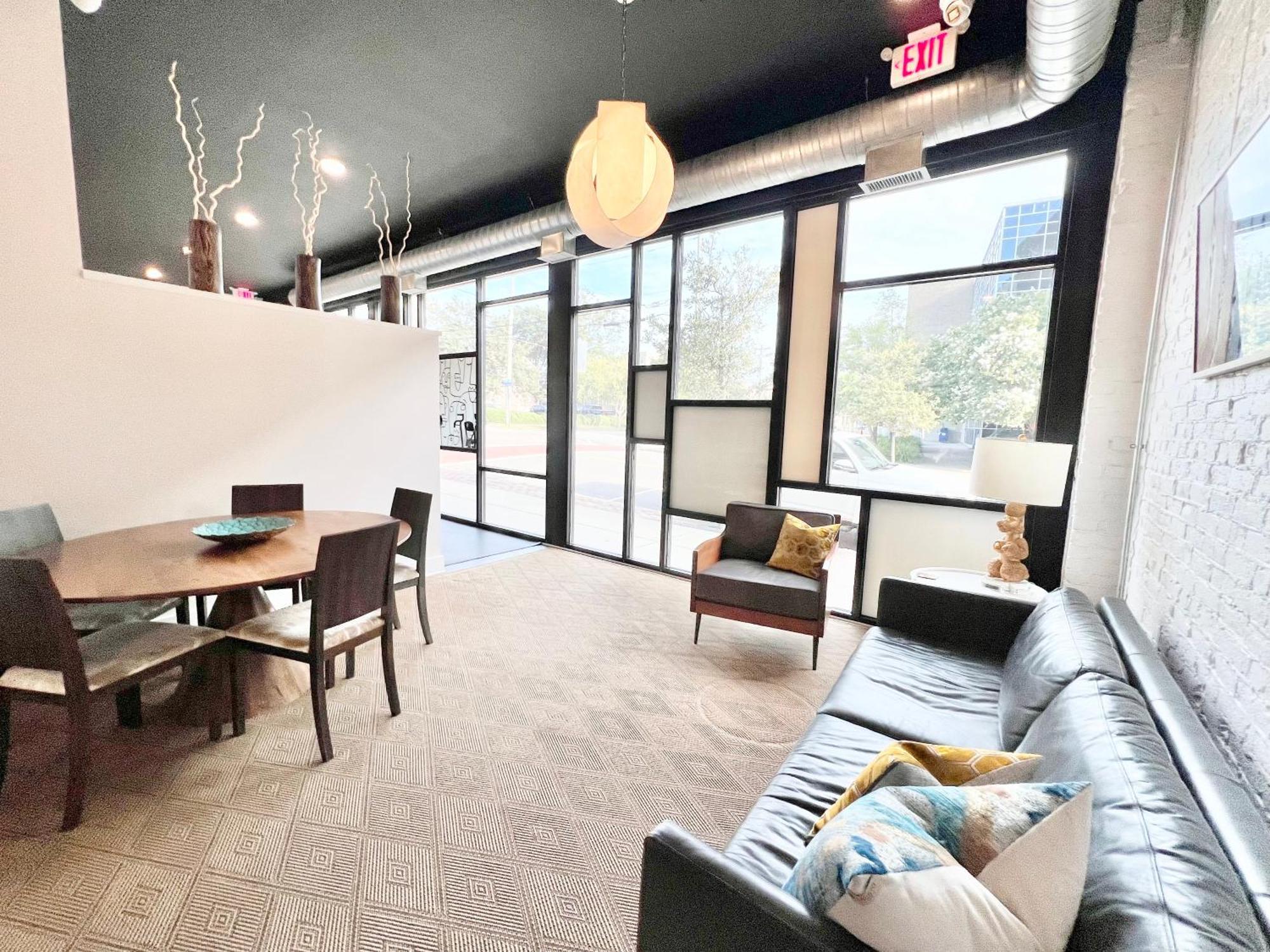 The Hive 302 King With Balcony Hotel Wilmington Exterior photo